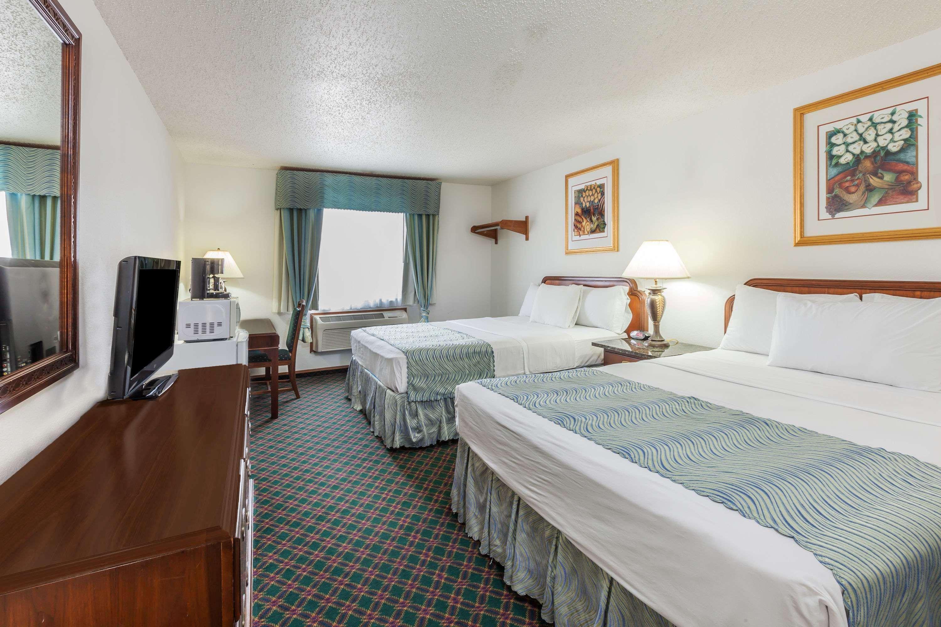 Отель Super 8 By Wyndham Irving Dfw Airport/South Экстерьер фото
