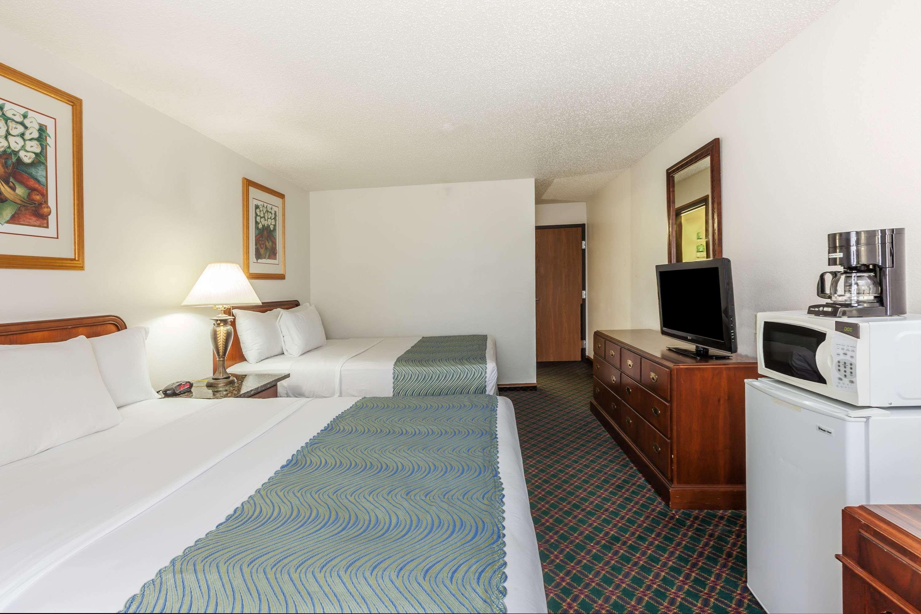 Отель Super 8 By Wyndham Irving Dfw Airport/South Экстерьер фото