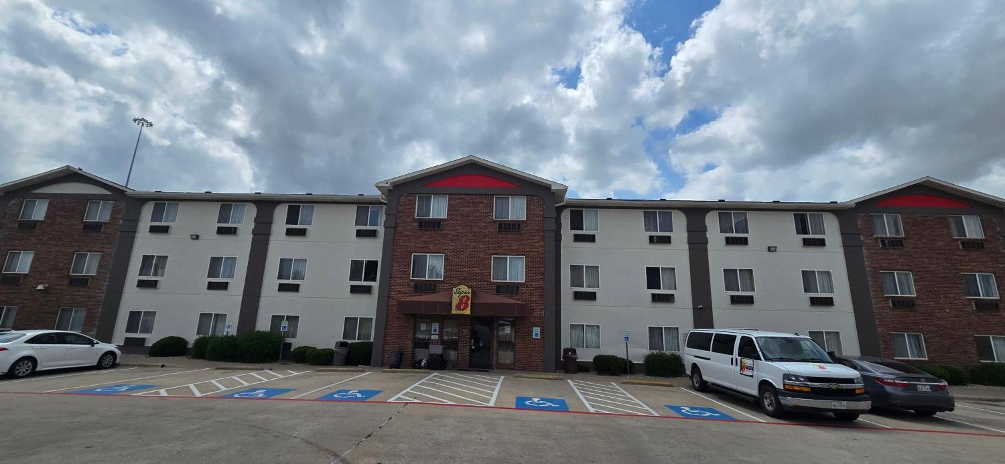 Отель Super 8 By Wyndham Irving Dfw Airport/South Экстерьер фото